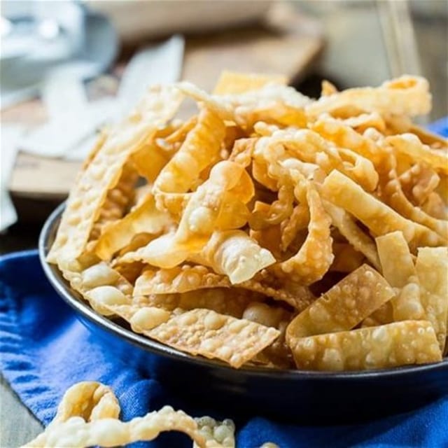 Side Crispy Wonton Noodle.