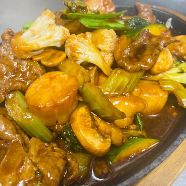 Sizzling Scallops and Beef.